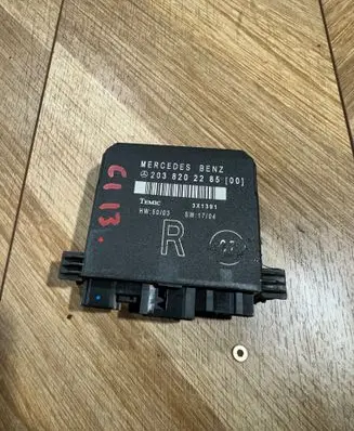 Mercedes-Benz C W203 Door control unit/module 2038202285 3X1391