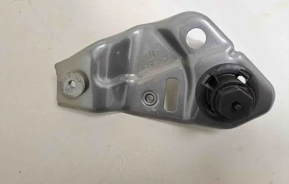 BMW X6 G06 Fender mounting bracket 7418216 7492366