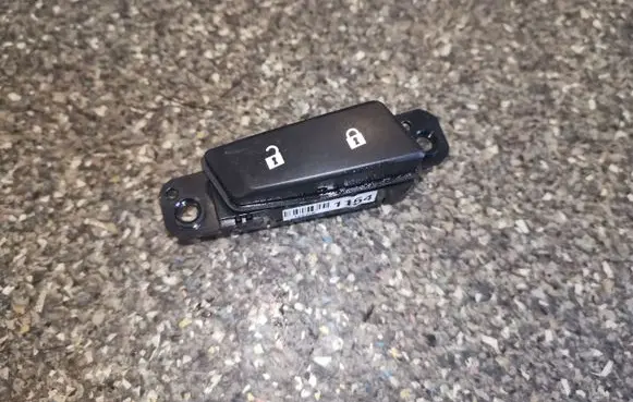 Chevrolet Orlando Central locking switch button 96936168