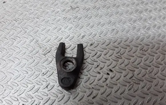 Renault Scenic I Fuel Injector clamp holder