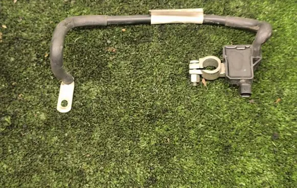 Volkswagen PASSAT B7 Positive cable (battery) 1K0915181H 519416C41