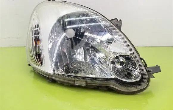 Toyota Yaris Headlight/headlamp 