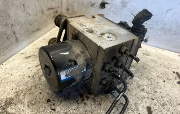 Volkswagen PASSAT B6 ABS Pump 81800508DE0
