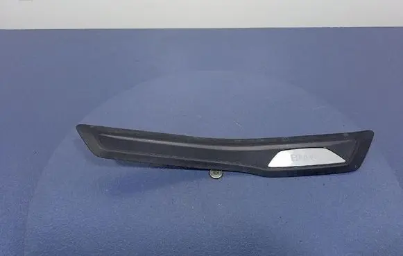 Foot area side trim