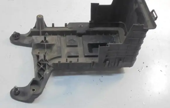 Skoda Octavia Mk2 (1Z) Battery tray 1K0915333C