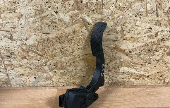 Audi A6 S6 C6 4F Accelerator throttle pedal 4F1723523A 6PV00898404
