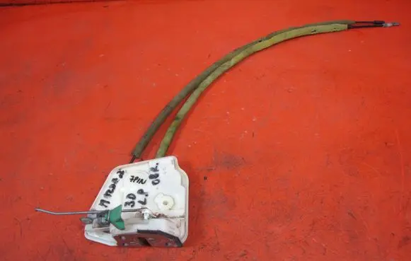 Mazda 2 Front door lock 