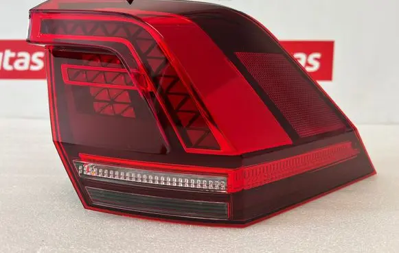 Volkswagen Tiguan Rear/tail lights 5NA945208F 2SD01252102 00817037