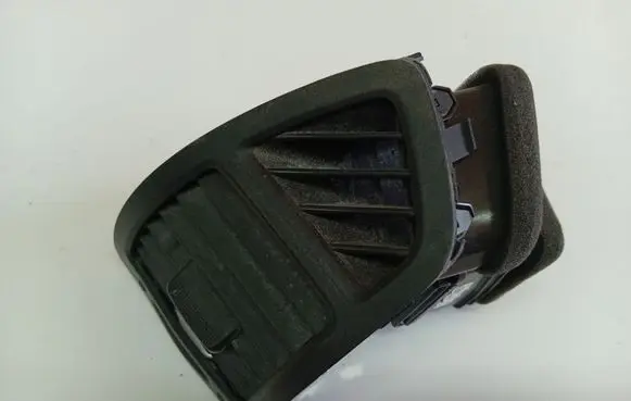 KIA Sorento Dash center air vent grill 974802P000
