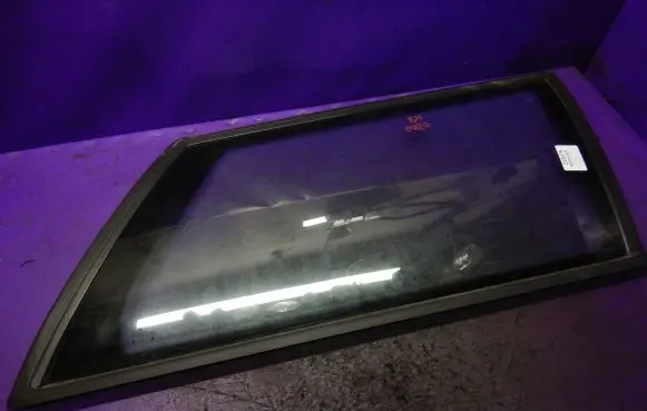 Volkswagen PASSAT B4 Rear side window