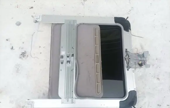 Nissan Almera Tino Sunroof set 879684610rh
