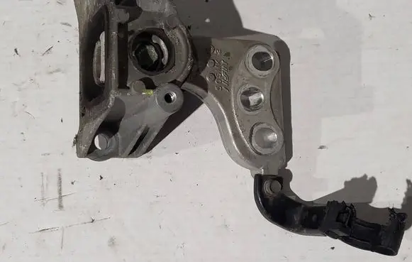 Honda Civic Engine mount vacuum valve 