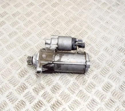 Volkswagen Tiguan Starter motor 0001179526 02E911024M