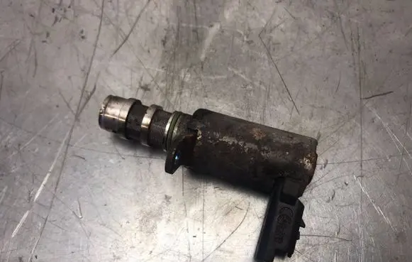 Peugeot 306 Oil pressure sensor 72381559