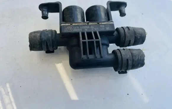 BMW 5 E60 E61 Coolant heater control valve 64116931708