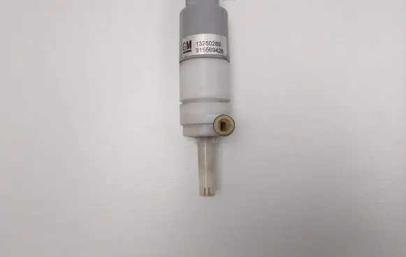 Opel Mokka Windscreen/windshield washer pump 315569426 13250289