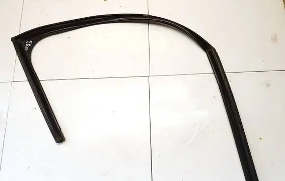 Citroen C4 II Picasso Rubber seal front coupe door 9676851180