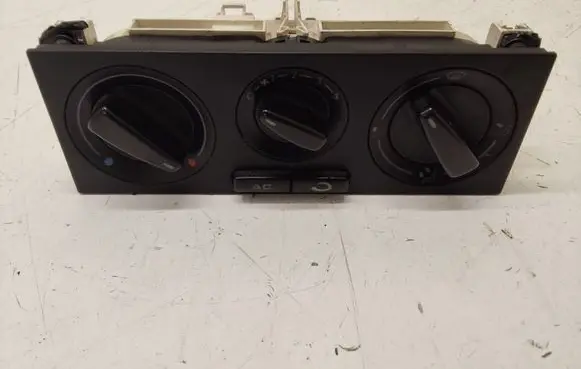 Volkswagen PASSAT B5 Air conditioner control unit module 1J0820045G