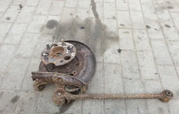 Lexus RX 300 Rear wheel hub