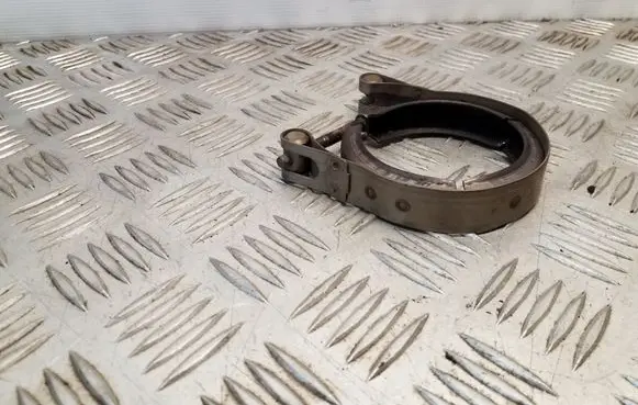 Volkswagen PASSAT B7 Muffler pipe connector clamp 1K0253725