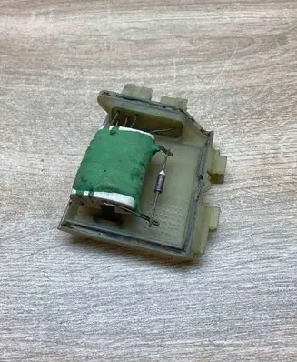 Volkswagen PASSAT B4 Heater blower motor/fan resistor 357959263 3131090043