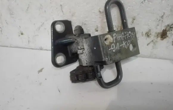 Volkswagen Phaeton Front door lower hinge 