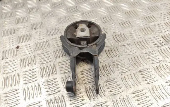 Mazda CX-3 Engine mount bracket