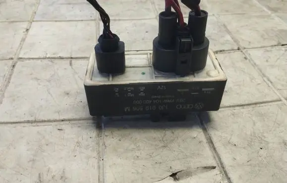 Glow plug pre-heat relay