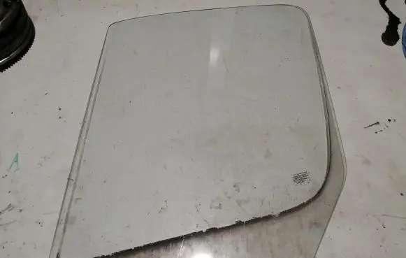 Mercedes-Benz Sprinter W906 Front door window/glass (coupe) 