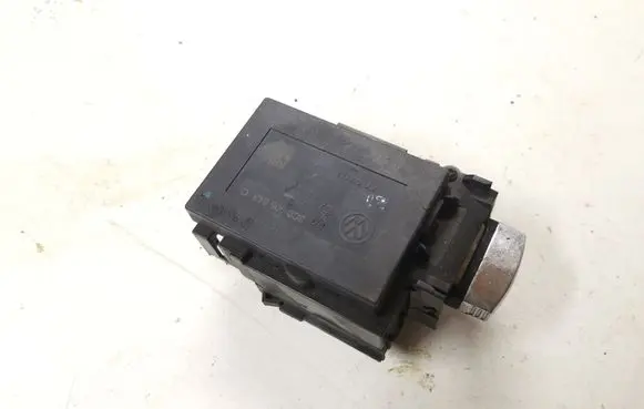 Volkswagen PASSAT B6 Ignition lock 3C0905843Q
