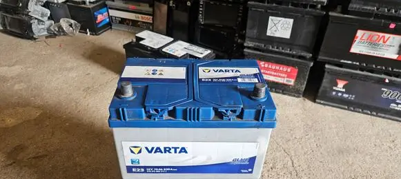 Nissan Qashqai Car battery 5704120633132 70AH630A 4016987119693