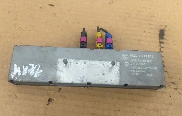 BMW Z4 E85 E86 Aerial antenna amplifier 6912817 823745003