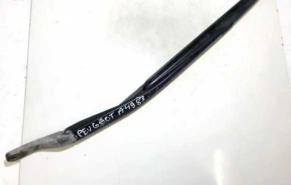 Peugeot 607 Front wiper blade arm