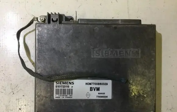 Renault Espace II Engine control unit/module s101723115p hom7700860329