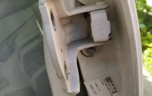 Opel Antara Rear door lower hinge