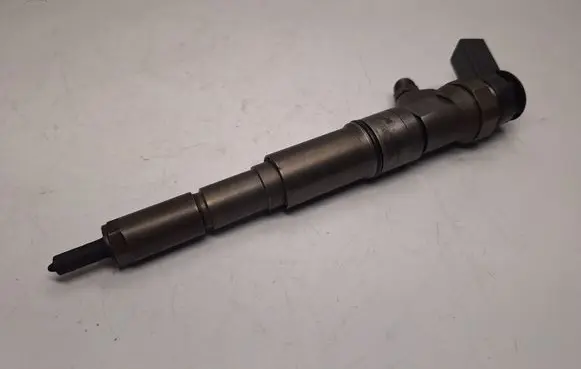 BMW 7 E65 E66 Fuel injector 7789661 13537789661 0445110131