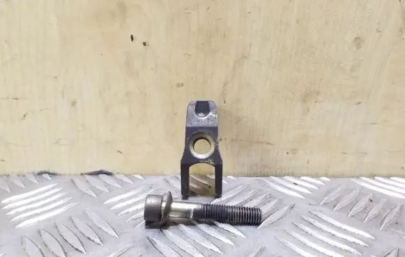 Volkswagen Multivan T4 Fuel Injector clamp holder