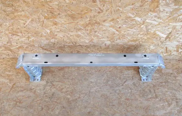 Toyota Avensis T270 Front bumper support beam