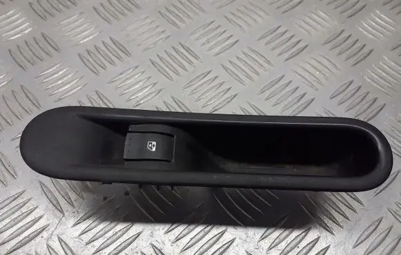 Renault Espace IV Quarter vent window switch 820032794