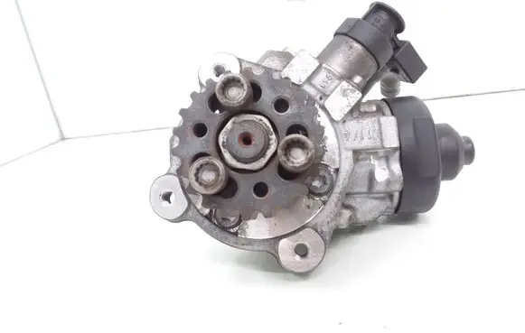 Volkswagen PASSAT B7 Fuel injection high pressure pump 03L130755L 0445010526 0928400768