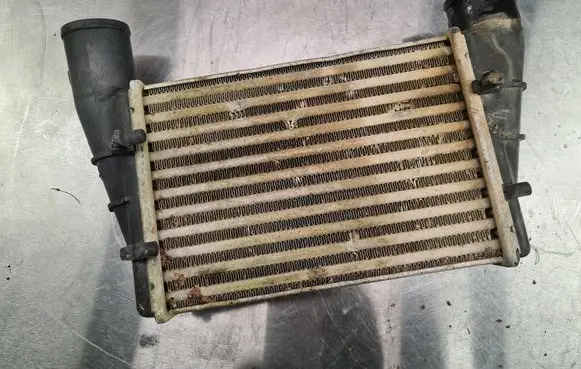 Volkswagen PASSAT B5 Intercooler radiator 058145805A