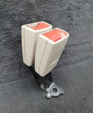 Middle seatbelt buckle (rear)