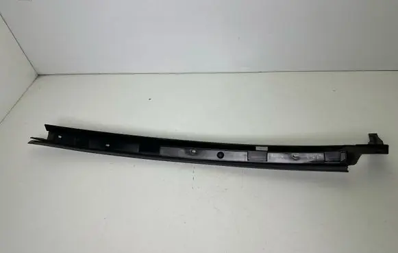 Ford Mustang VI Windshield trim FR3B7602564