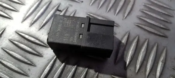 Mitsubishi Pajero Pinin Other relay mb95338211