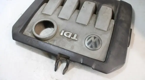 Volkswagen Golf V Engine cover (trim)