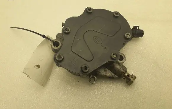 Volkswagen Touareg I Vacuum pump LA2231010