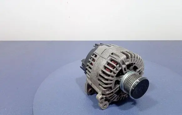 Seat Altea XL Generator/alternator 06F903023C