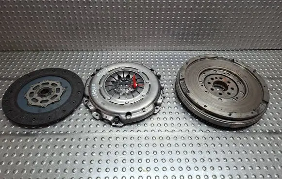 Opel Astra J Dual mass flywheel S27635915 C0703385 C569660
