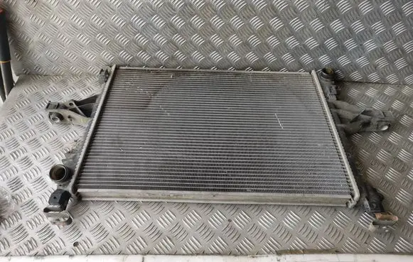 Volvo XC70 Coolant radiator 30792470