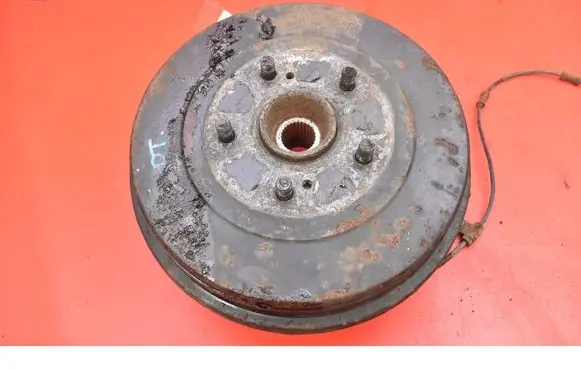 Suzuki Grand Vitara II Front wheel hub spindle knuckle